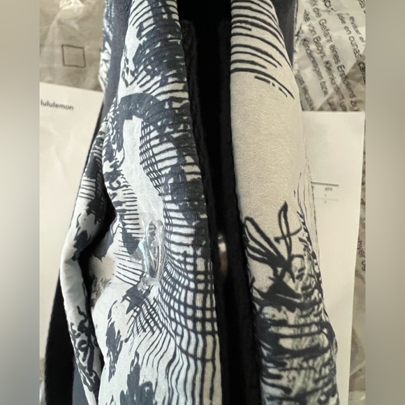 NWT Lululemon Boxy Mini Tote *Print - 4.5L Sketch Turtledove Navy/Obsidian - Picture 15 of 16